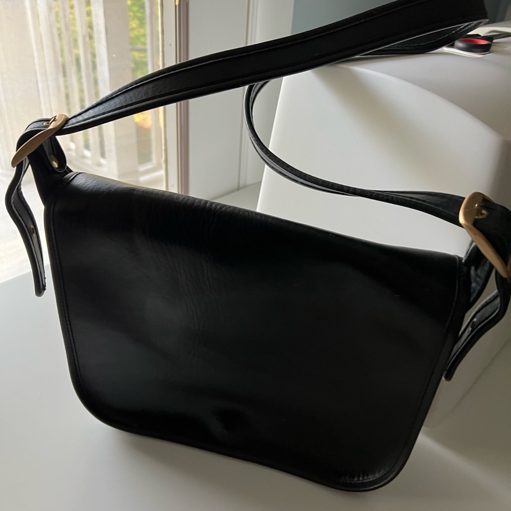 Beautiful vintage Coach shoulder bag flap . High quality thick leather.